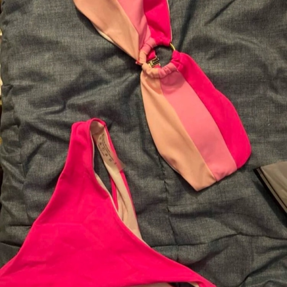 Bikini - Picture 2 of 2